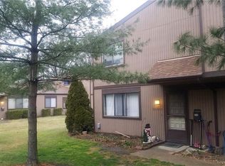 26688 Lake Of The Falls Blvd, Olmsted Falls, OH 44138
