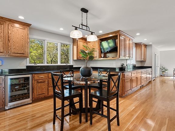 5th image of 9 Arrowhead Ln
