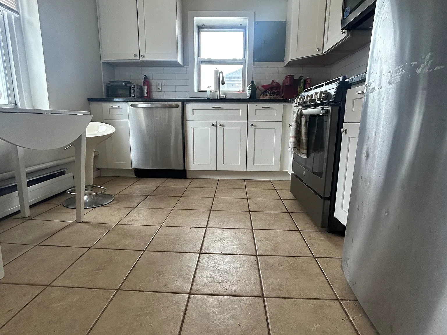 378 Thames St — Photo 2