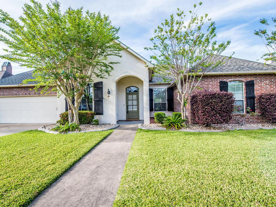 1st image of 302 Cornish Pl