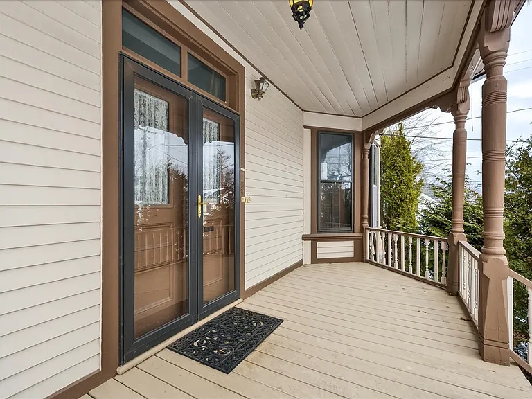 31 Franklin St #B — Photo 34