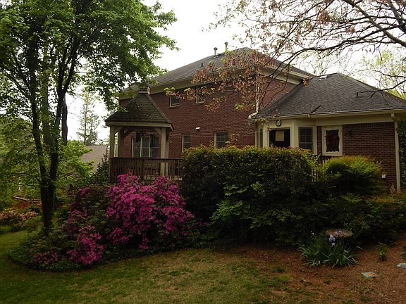 5th image of 576 Clubland Cir SE