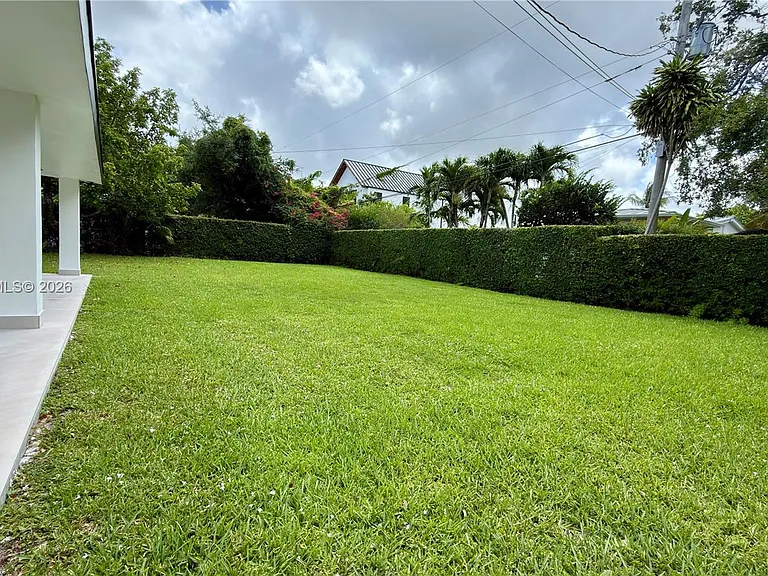 7700 SW 52nd Ct — Photo 17