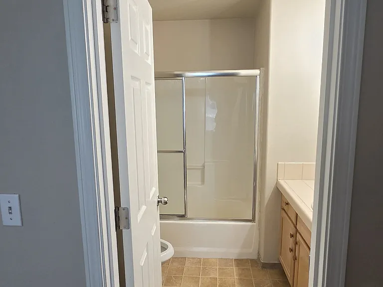 1639 SW Wright Pl — Photo 1