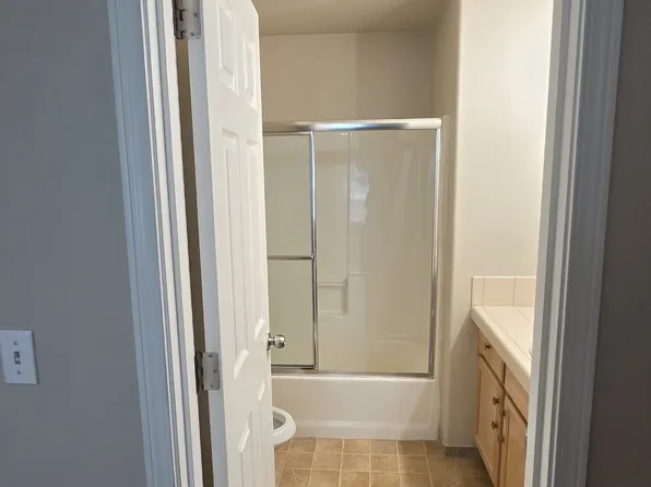 1639 SW Wright Pl, Troutdale, OR 97060