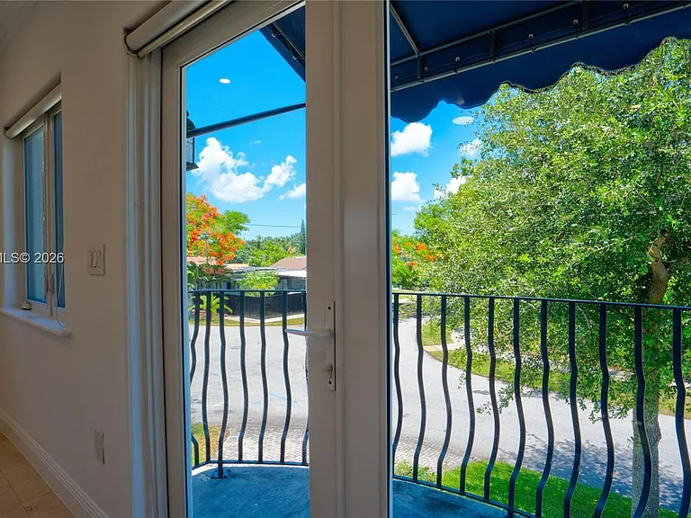 500 SW 51st Ct — Photo 25