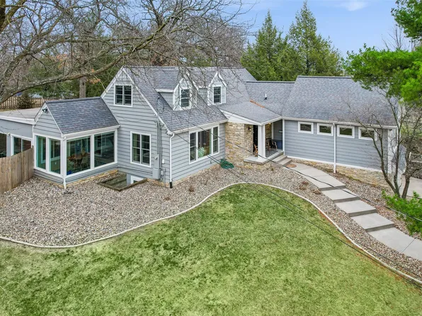 3939 River Oaks Dr, Des Moines, IA 50312