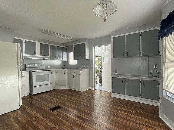 4th image of 3738 Spinnaker Dr