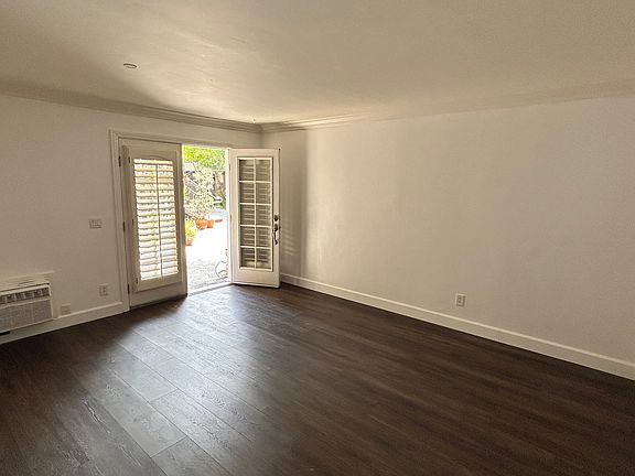 3rd image of 4655 Ohio St Unit 8