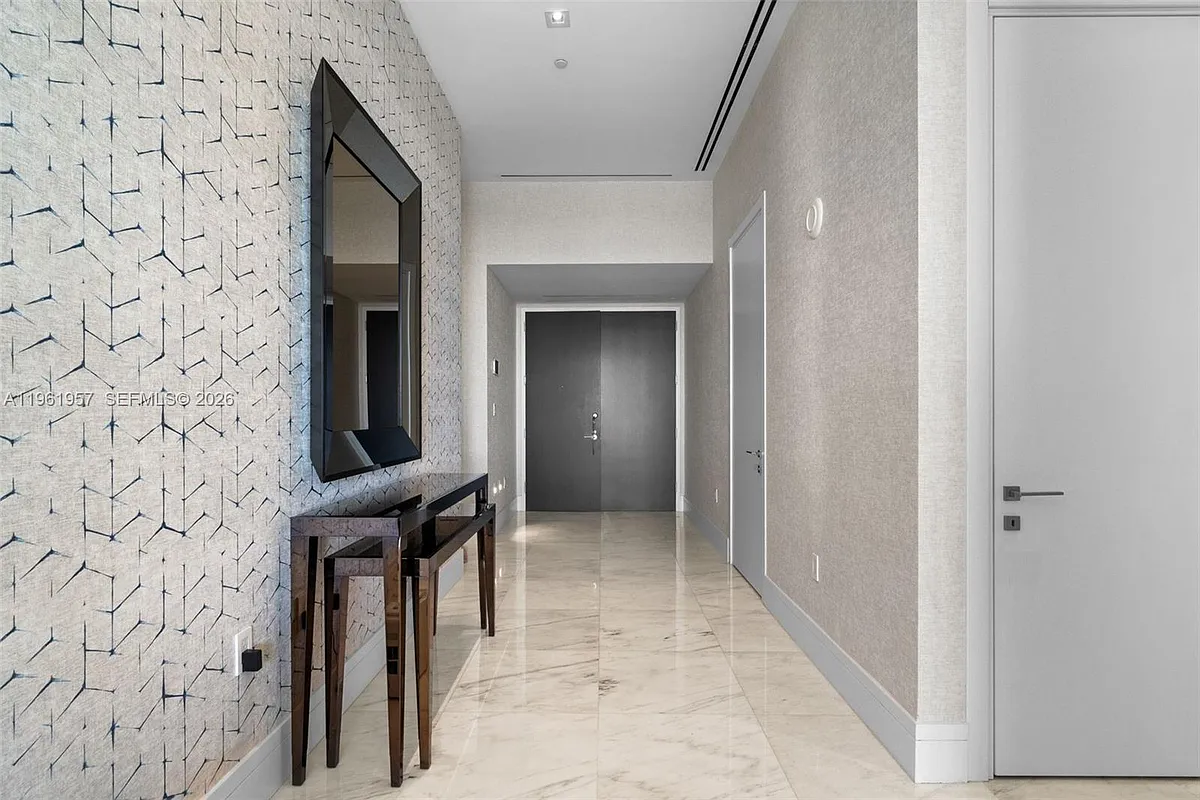 Building Photo - 17141 Collins Ave #3002