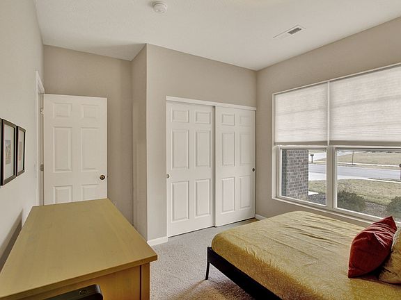 5th image of 938 London Ct