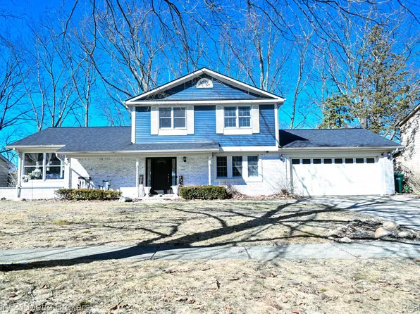 433 Dutch Mill Dr, Flushing, MI 48433