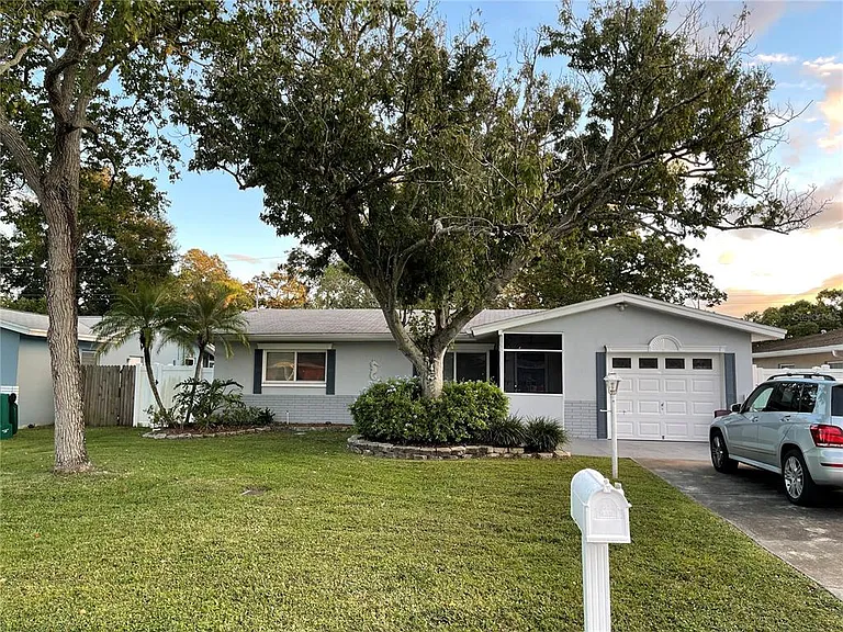 2227 Rose Ln — Photo 1