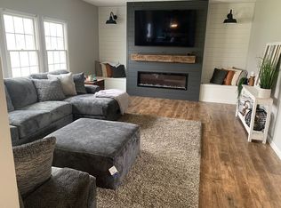 505 S Wintergreen Dr, Yorktown, IN 47396