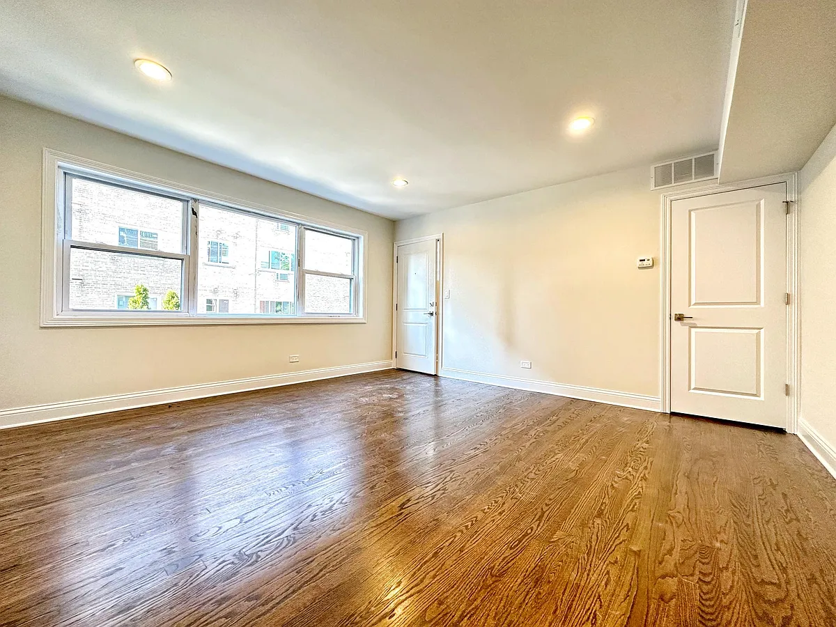 Building Photo - 5308 N Damen Ave #3R