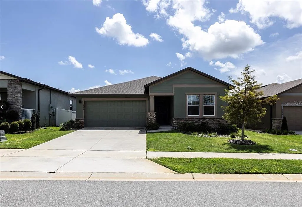 3 bed, 2.0 bath, 1769 sqft, $2,495 — Photo 4