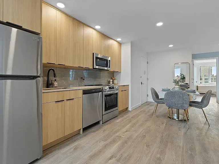 2455 3rd Ave #9D — Photo 7