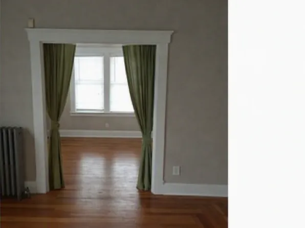 12 Chestnut St, Branford, CT 06405