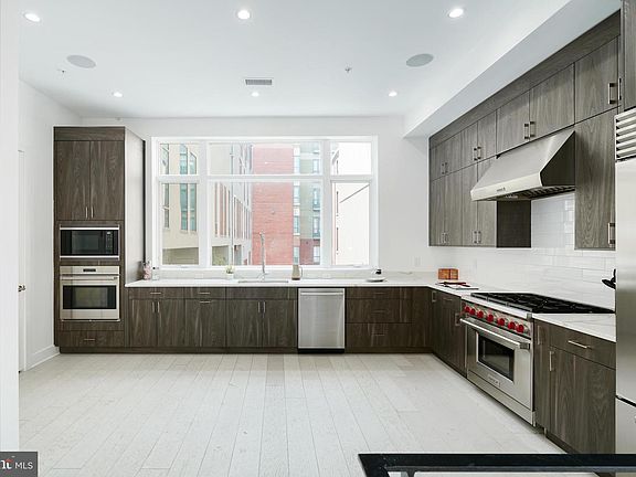 2nd image of 142R S Front St