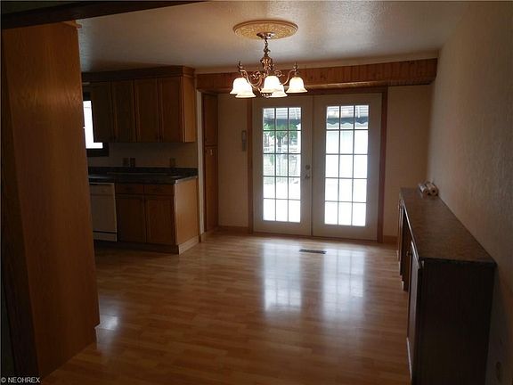 Kitchen Eating Area
