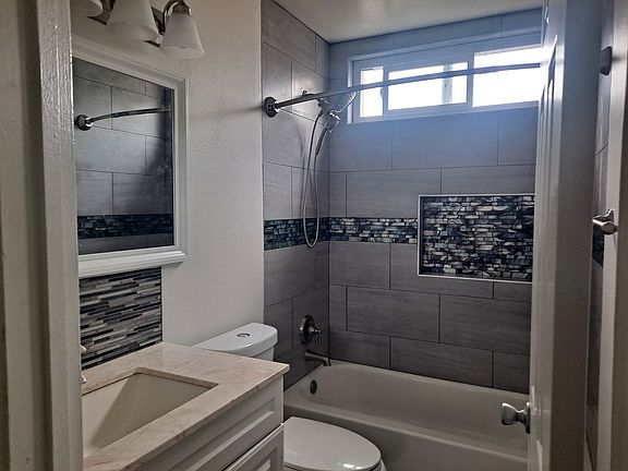 4th image of 4621 32nd St APT 6
