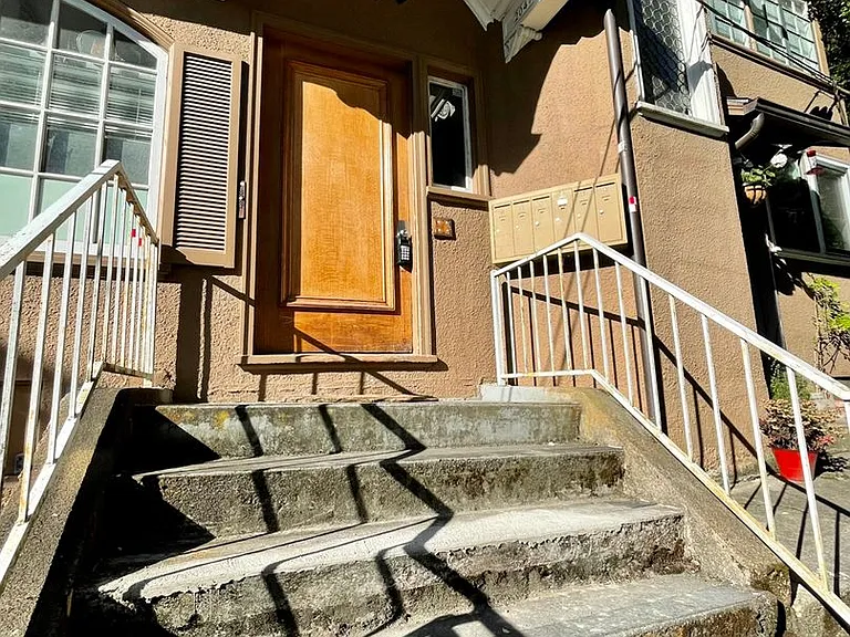 2047 SW 10th Ave #1-5 — Photo 3