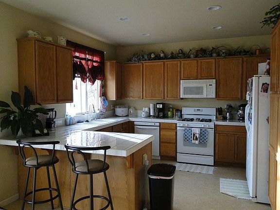 4th image of 2775 Ashland Ave