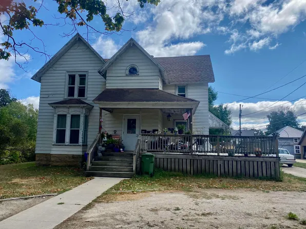 515 2nd St W, Cresco, IA 52136