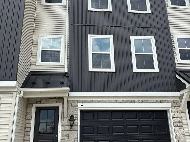 6 Meredith Way — Photo 1