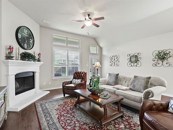 4th image of 821 Hayden Ln