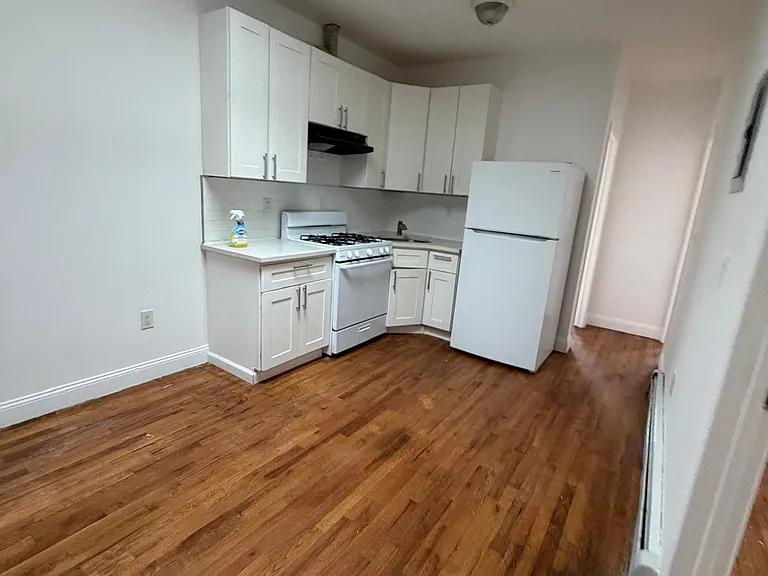 1379 Bronx River Ave #2R — Photo 2