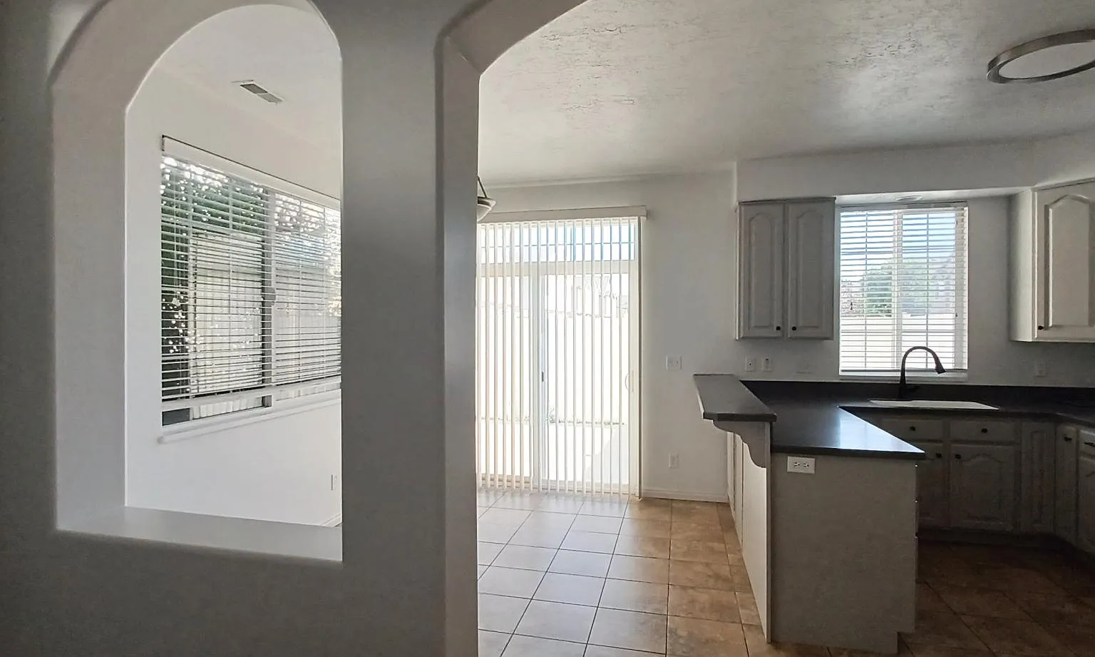 3 bed, 2.5 bath, 1501 sqft, $2,200 — Photo 4