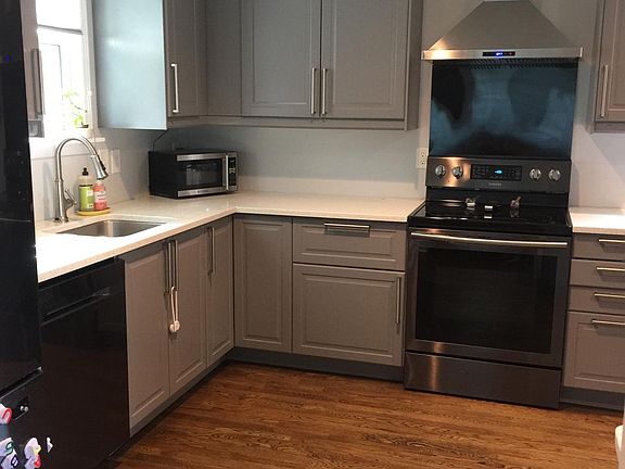 3rd image of 648 Bel Air Dr