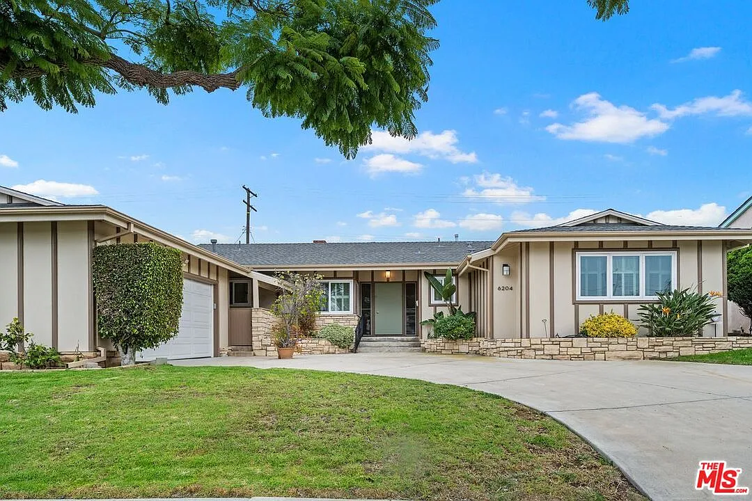 3 bed, 2.5 bath, 2707 sqft, $6,700 — Photo 3