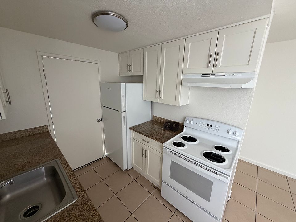 1st image of 927 Fitzuren Rd #0