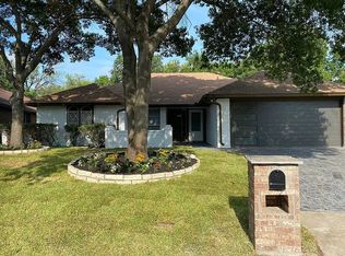 332 Suttonwood Dr, Fort Worth, TX 76108
