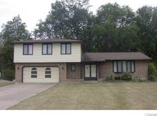 3456 Calvano Dr, Grand Island, NY 14072