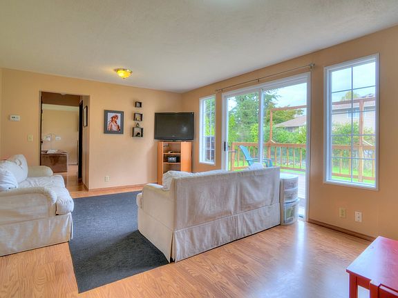 5th image of 3727 170th St SW