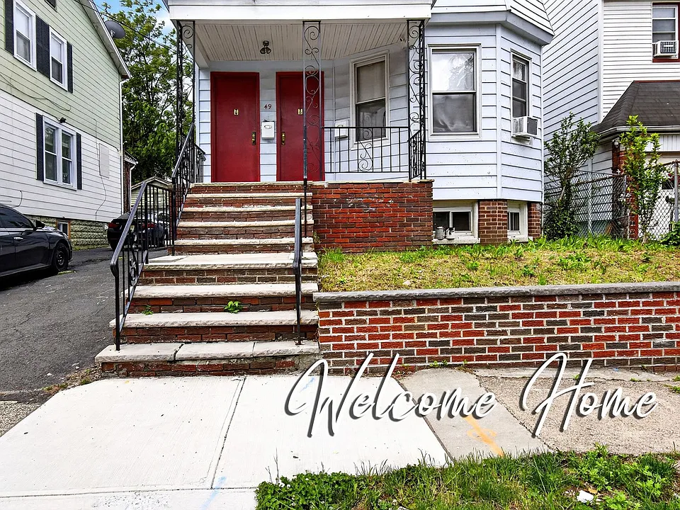 49 Welland Ave