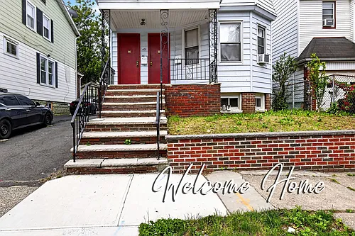 49 Welland Ave Photo 1