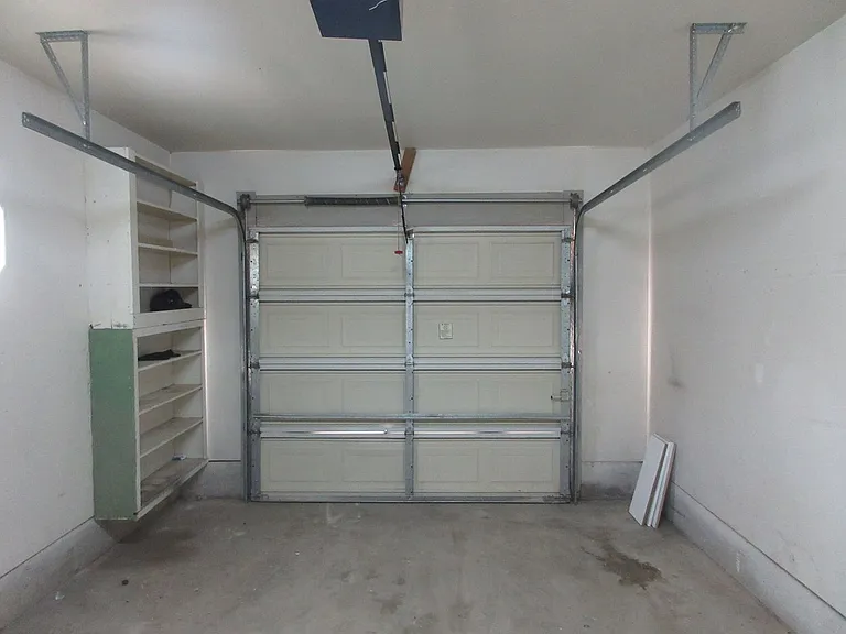 527 E 2015 N — Photo 21