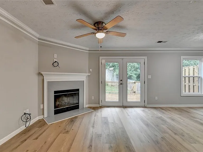 3876 Meadow Creek Dr — Photo 11