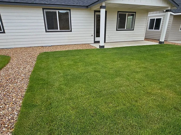 547 SE Polaris St — Photo 8