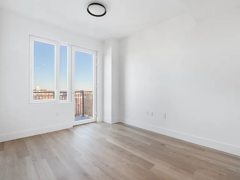 2045 Ocean Ave #701 — Photo 3