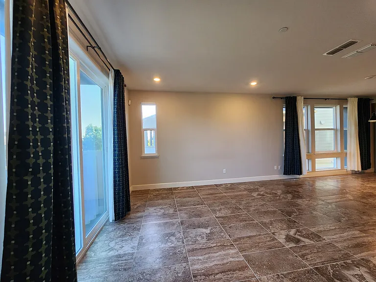 1098 California Cir — Photo 5