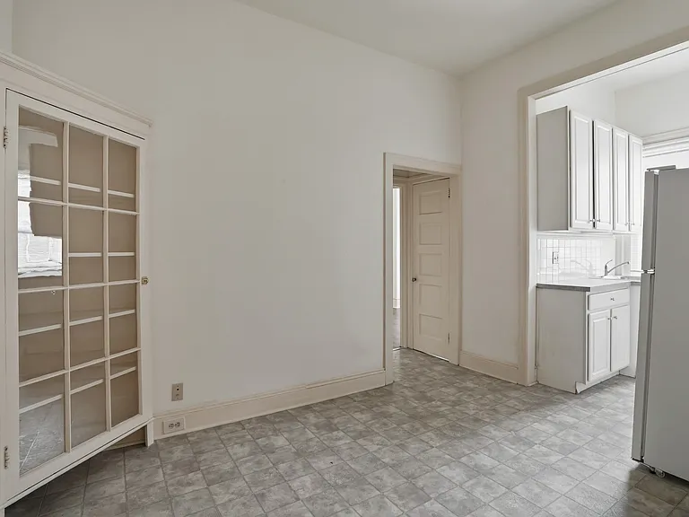 2441 Brown St #2F — Photo 4