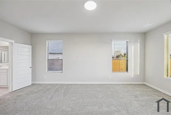 6 bed, 3608 sqft, $4,400 — Photo 4