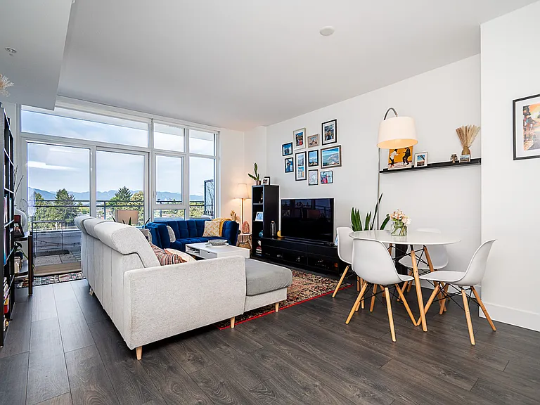 2435 Kingsway #608 — Photo 4
