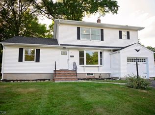 3 Craydon St, Morris Plains, NJ 07950