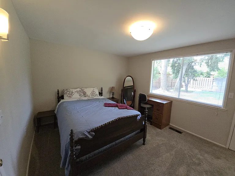 SW Flex/Bedroom with Desk